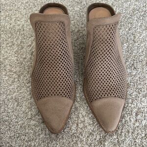 Mesh Pointed Toe Slip-On Shoes